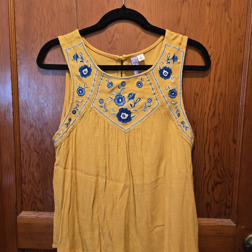 Alya Blue Embroidered Goldenrod Sleeveless Top Size Small